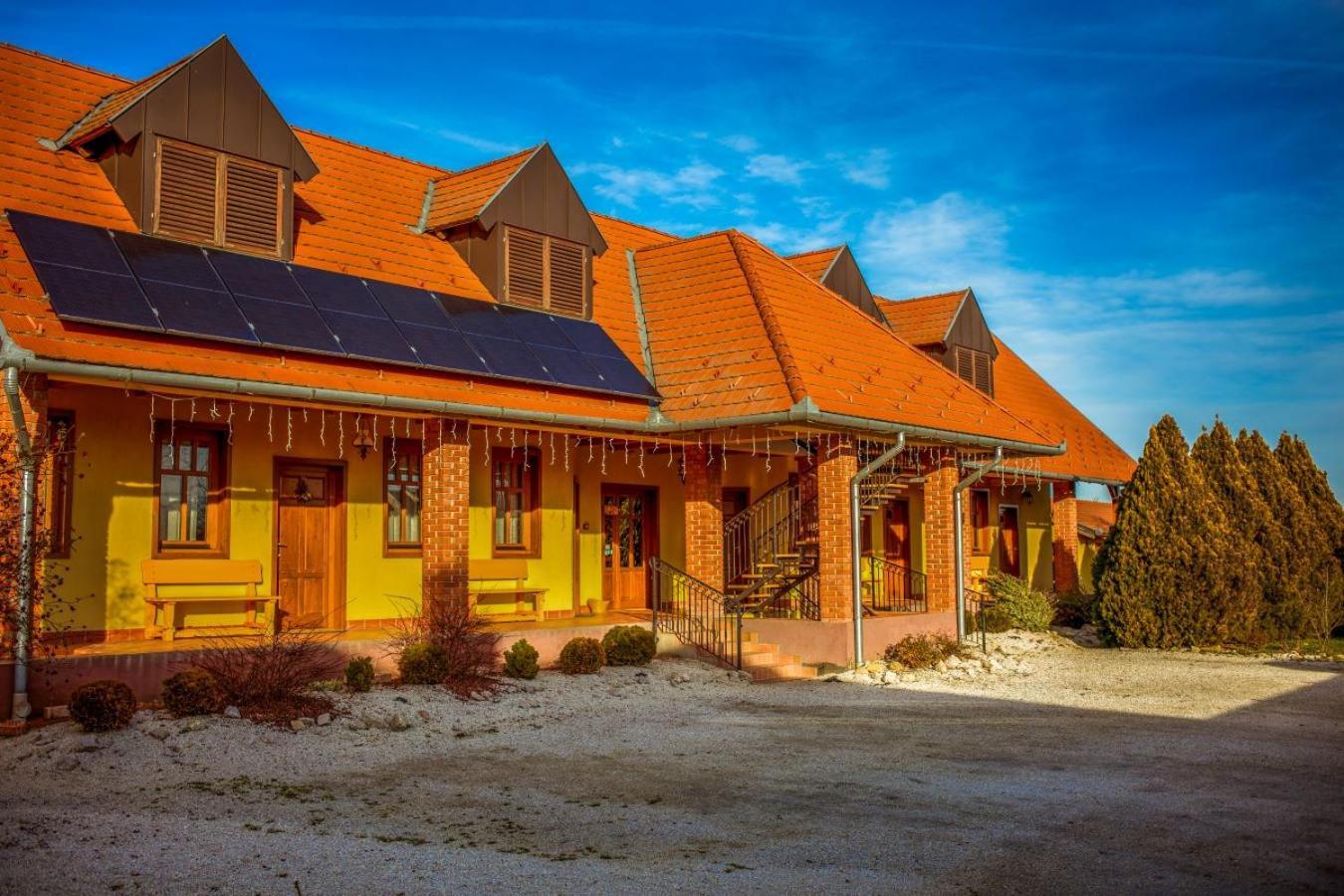 Nosztalgia Vendeghaz Hotel Zalaegerszeg Eksteriør billede