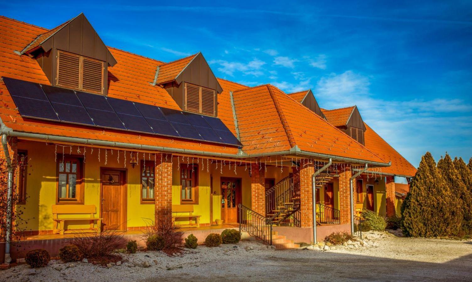 Nosztalgia Vendeghaz Hotel Zalaegerszeg Eksteriør billede