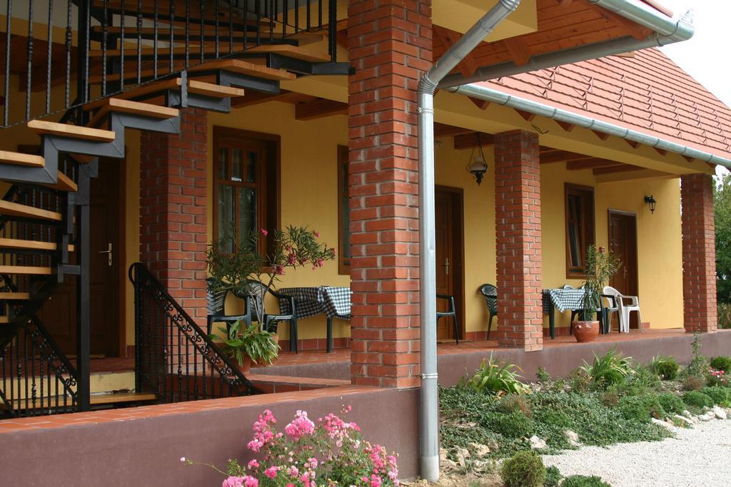 Nosztalgia Vendeghaz Hotel Zalaegerszeg Eksteriør billede